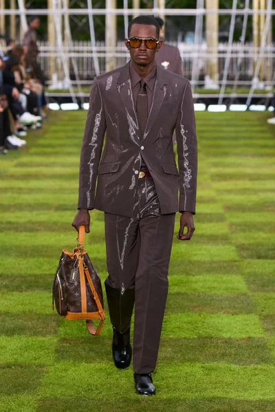 Look 24